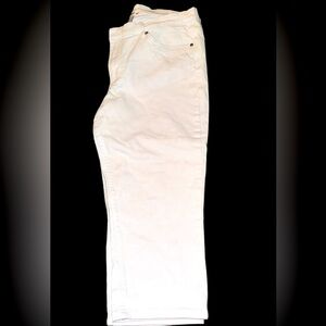 Venus- white jeans (crop)